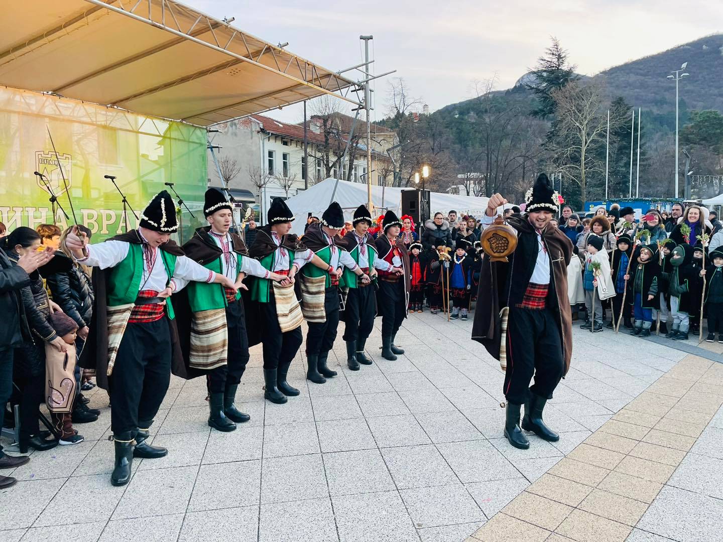 Коледари благословиха за здраве жителите на Враца